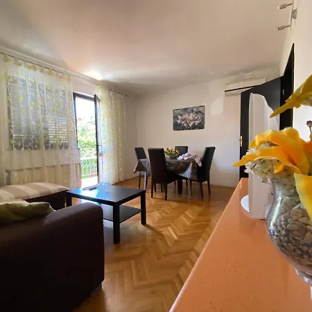 Tajana Apartment *